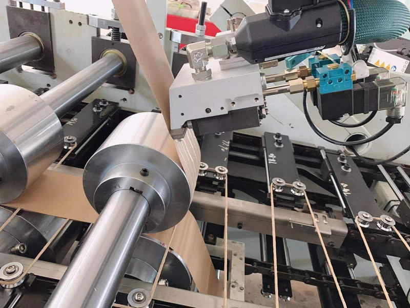 Máquina para fabricar bolsas de papel con mango Twister en línea
